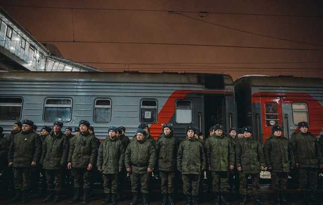 Шестеро мобилизованных сбежали в Воронежской области. Они сошли с поезда