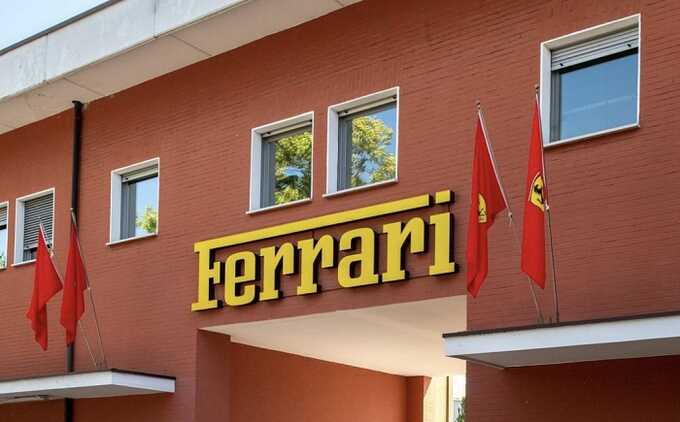 Мошенники едва не обманули одного из руководителей компании "Ferrari "от имени гендиректора