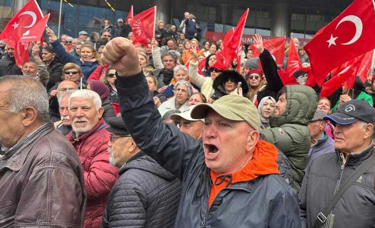 В Турции продолжаются протесты в поддержку мэра Стамбула Имамоглу