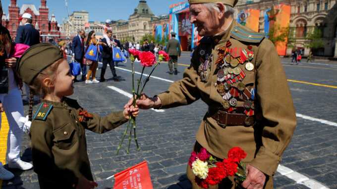 Россияне отмечают День Победы за границей
