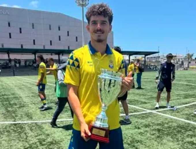 Авто сбило насмерть футболиста-чемпиона, переходившего дорогу в наушниках