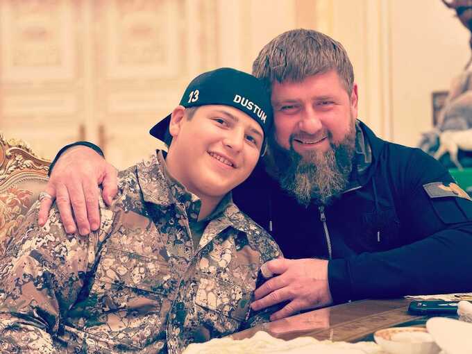 Часы за 27,7 миллиона долларов показали на свадьбе Адама Кадырова