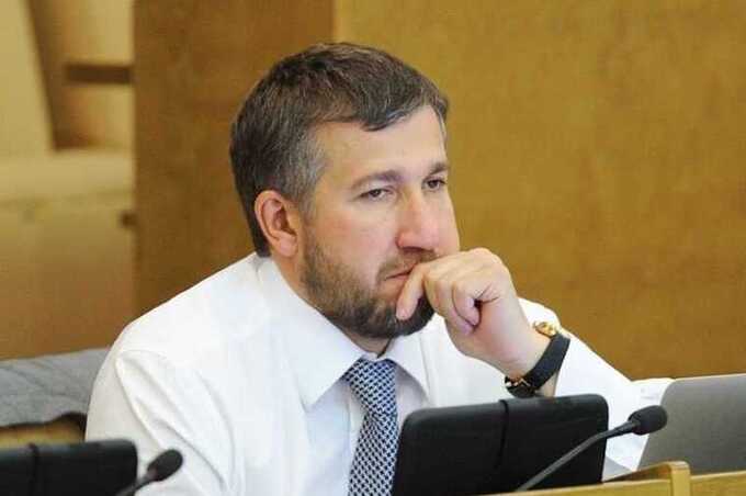 Депутат Аникеев создал империю на бедности россиян с помощью «мясного клея» и офшоров
