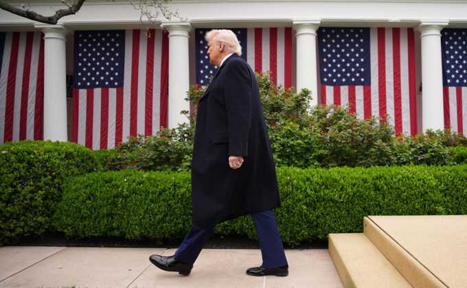 Рейтинг одобрения Трампа в США упал до рекордных 40%
