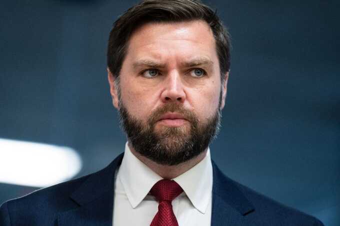 Отпраздновав 41-летие, Венс просил армию изменить уровень воды в реке, где он катался на лодке