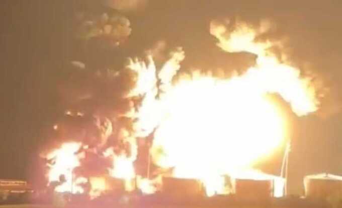Пожар на нефтебазе в Ростовской области не удаётся потушить после атаки беспилотника